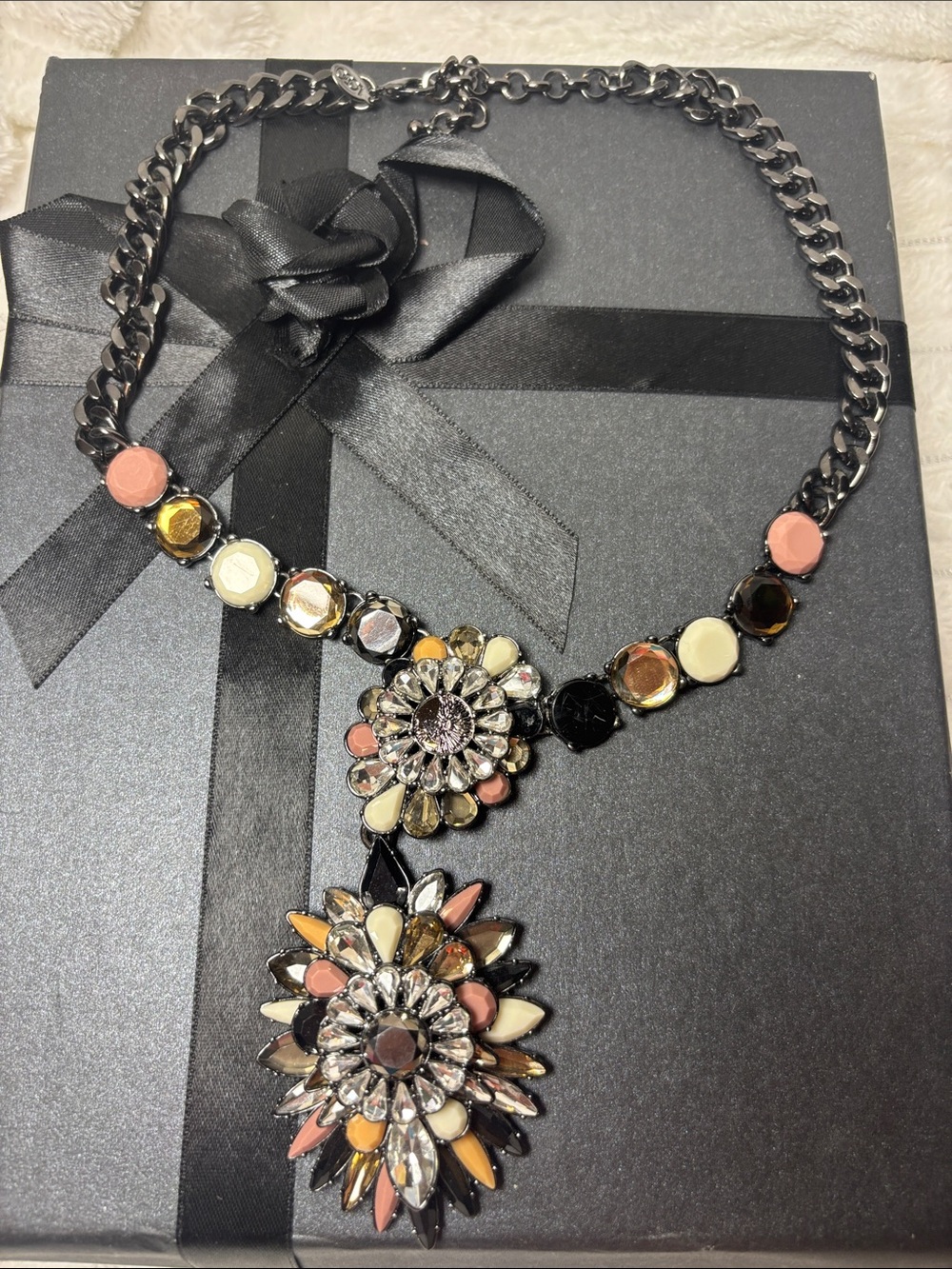 LOGO by Lori Goldstein multicolor statement bib necklace EUC